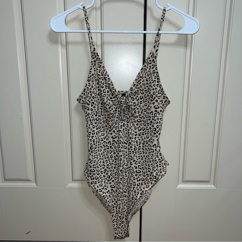 Divided by H&M Leopard Print Spaghetti Strap V-Neck Bodysuit Size Medium - Picture 10 of 10